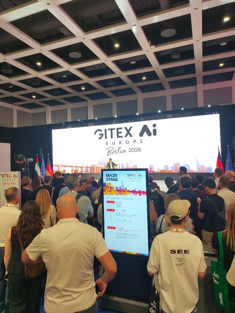 Vertical event screen and main stage at GITEX Berlin